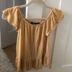 Cute flowy off the shoulder or on shoulder top